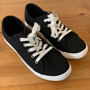 Never been worn JustFab Shoes - Size 8.5 US